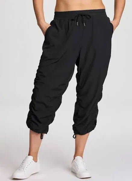 Rbx Active Women's Plus Size Lightweight Woven Capri Pant With Pockets