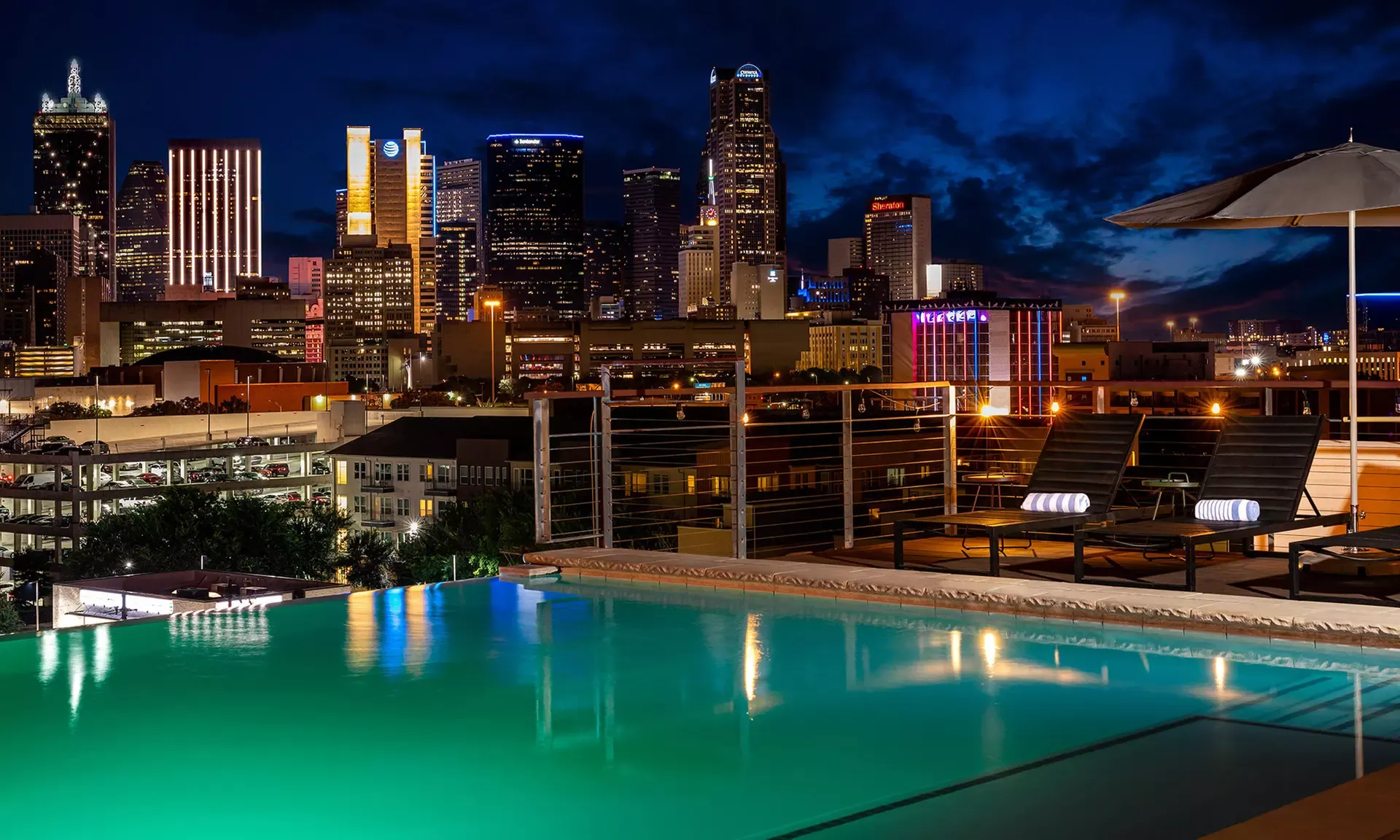 Enjoy a plush hotel experience at the 4-Star Canvas Hotel Dallas