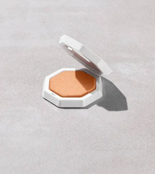 Fenty Beauty Demi'glow Light-Diffusing Highlighter