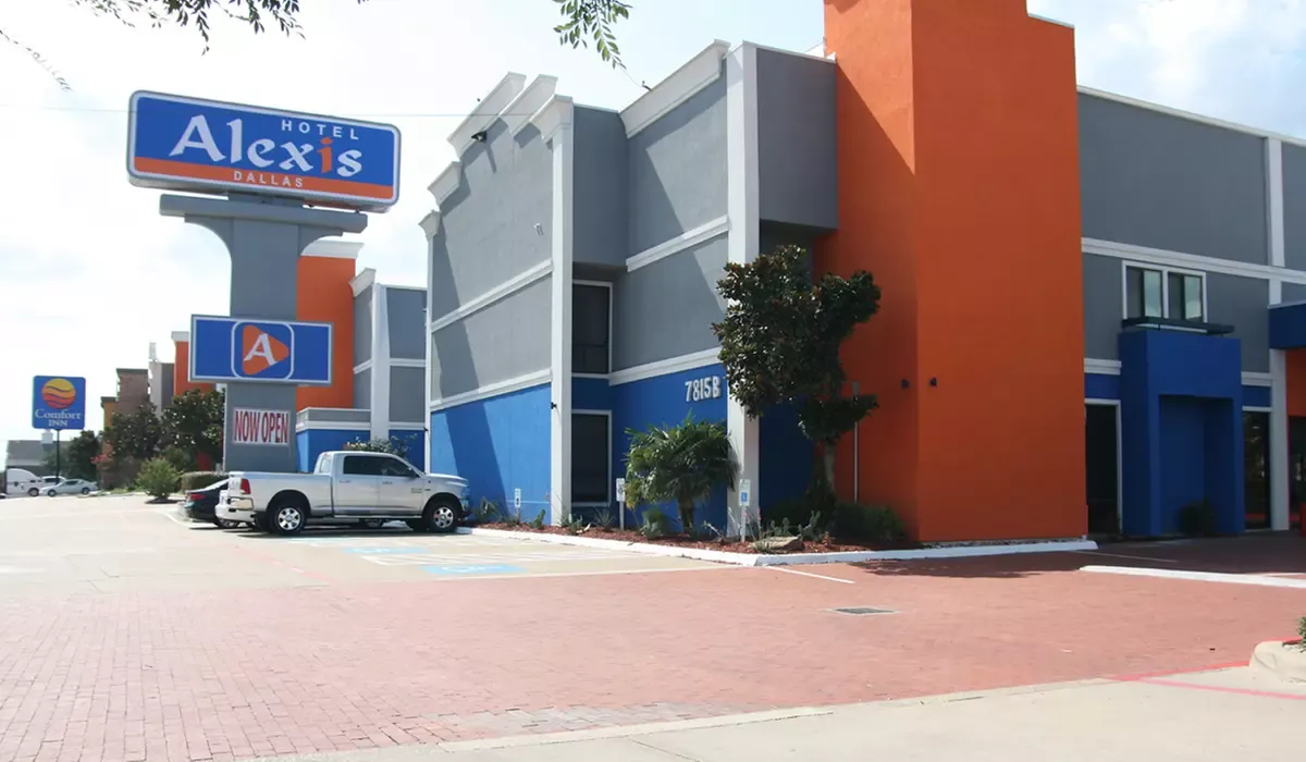Stay at Alexis Hotel & Banquets Dallas Park Central Galleria in Texas