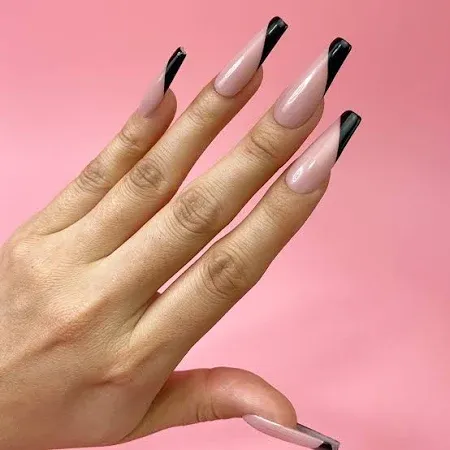 Black Glory Slash Line Detailed Nails
