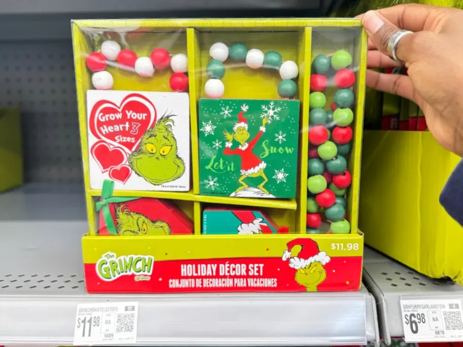 Dr. Seuss How The Grinch Stole Christmas 5-Piece Mantel Set