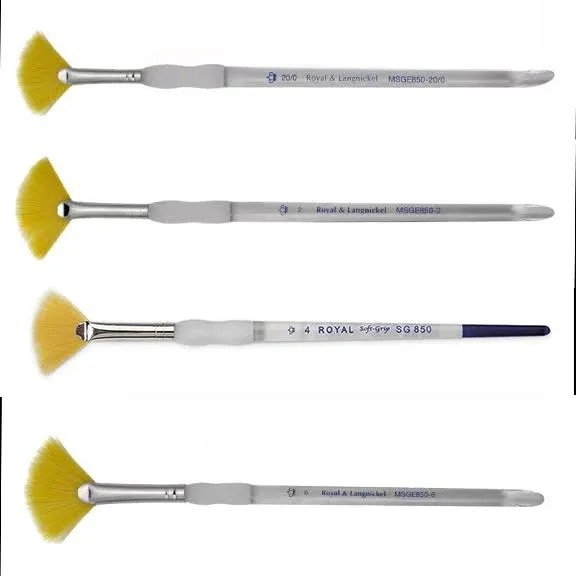 Royal & Langnickel Soft-Grip Fan Brush