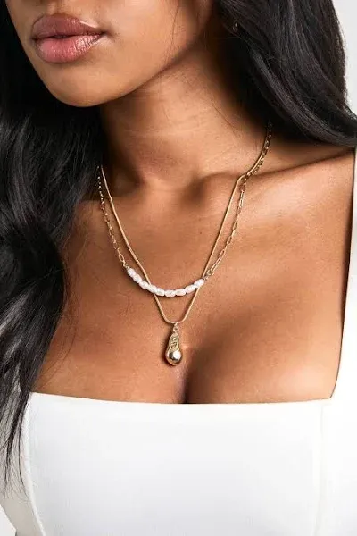 Boohoo Hammered Metal Pearl Necklace