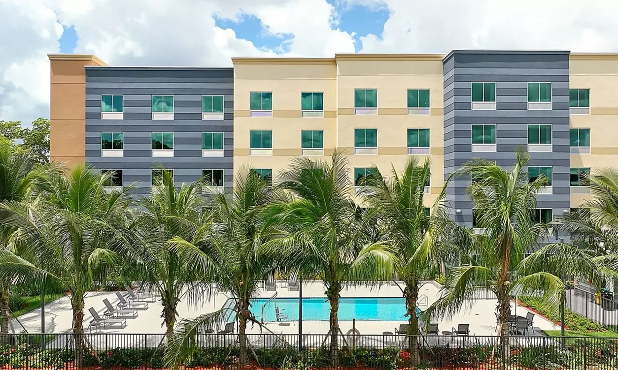 Fairfield Inn & Suites Fort Lauderdale Northwest: A Comfortable and Modern Hotel for your stay. Book Now!
