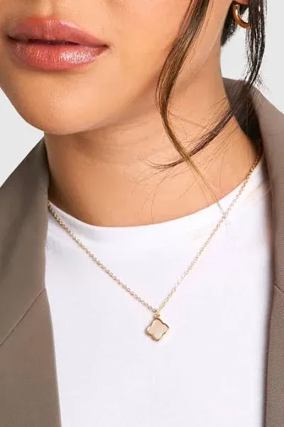 Boohoo Pearl Clover Necklace