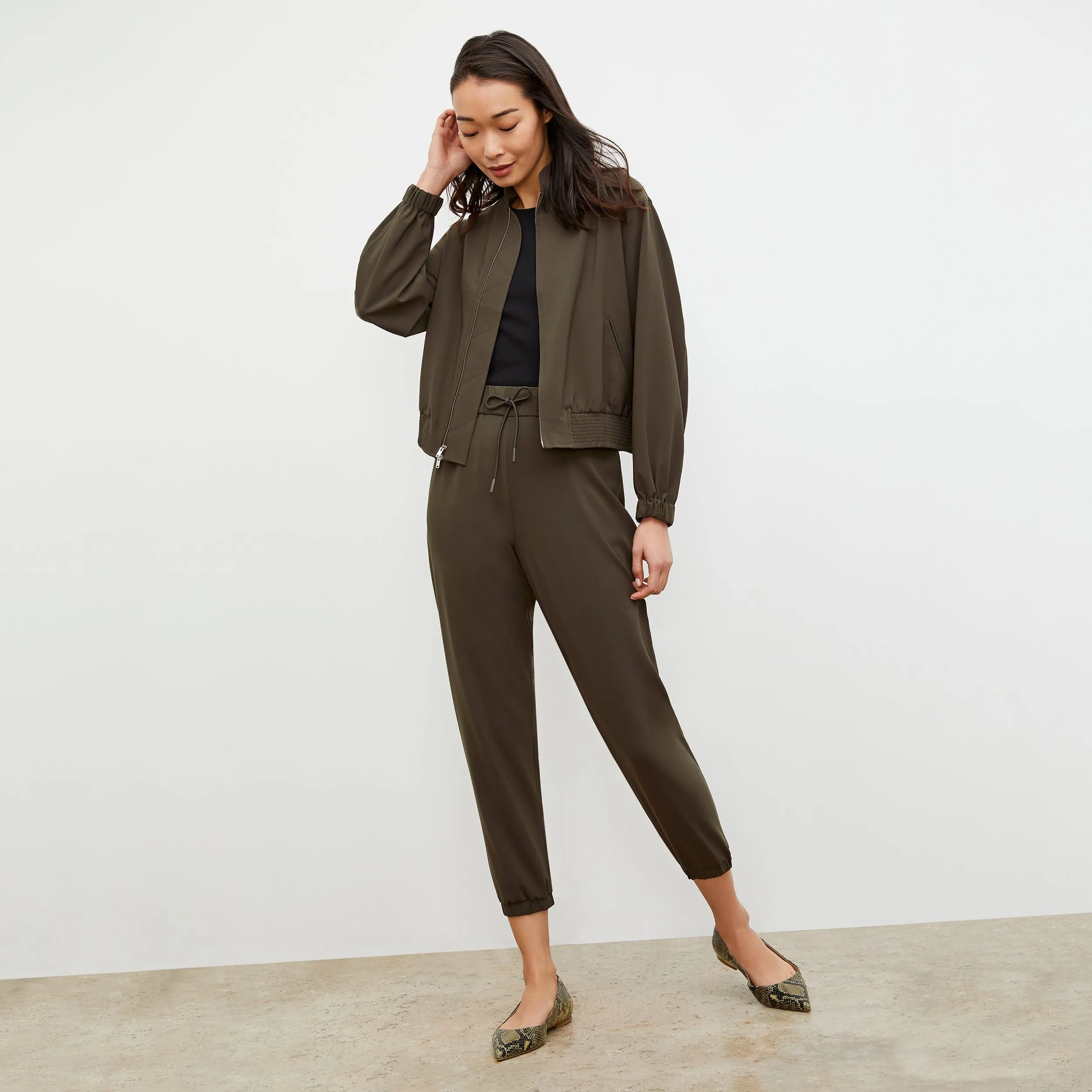 M.M.LaFleur The Delaney Jogger - Origamitech - Olive - M