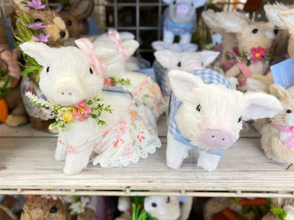 Ashland Assorted Easter Dressed Pig