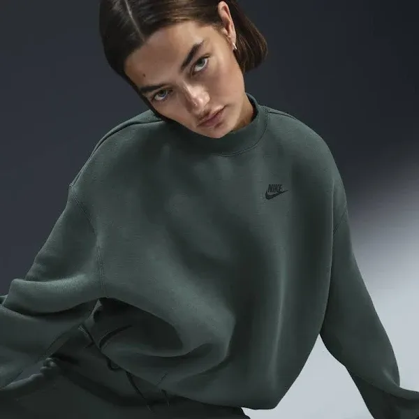 Nike Women's Oversized Tech Fleece Sweatshirt