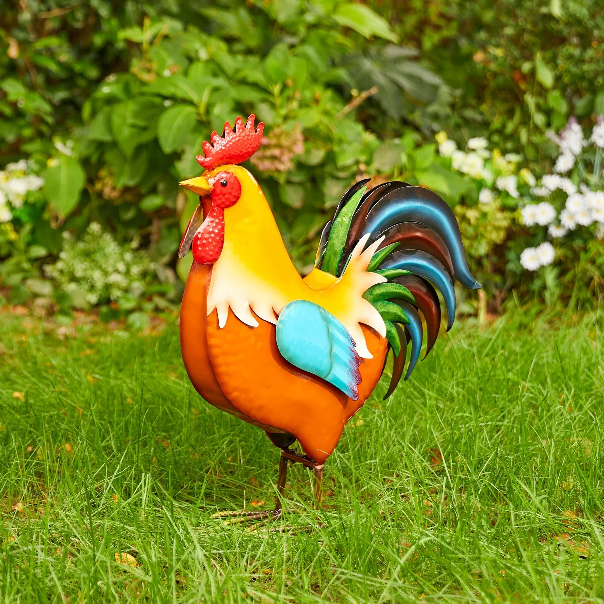 Glitzhome 21 in. H Metal Vibrant Standing Rooster Garden Statue